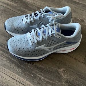 Mizuno Wave Rider 24 running shoes